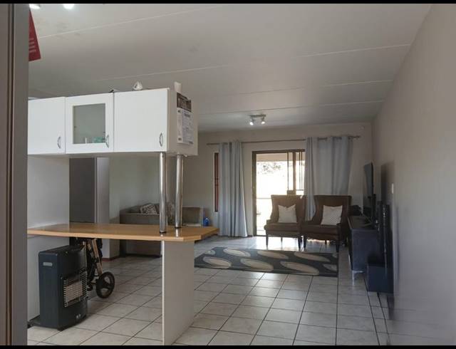 2 BEDROOM TOWNHOUSE FOR SALE IN WINCHESTER HILLS